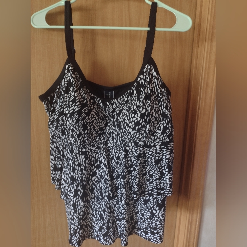 Swim Top NWOT Tiered/Ruffled size 20